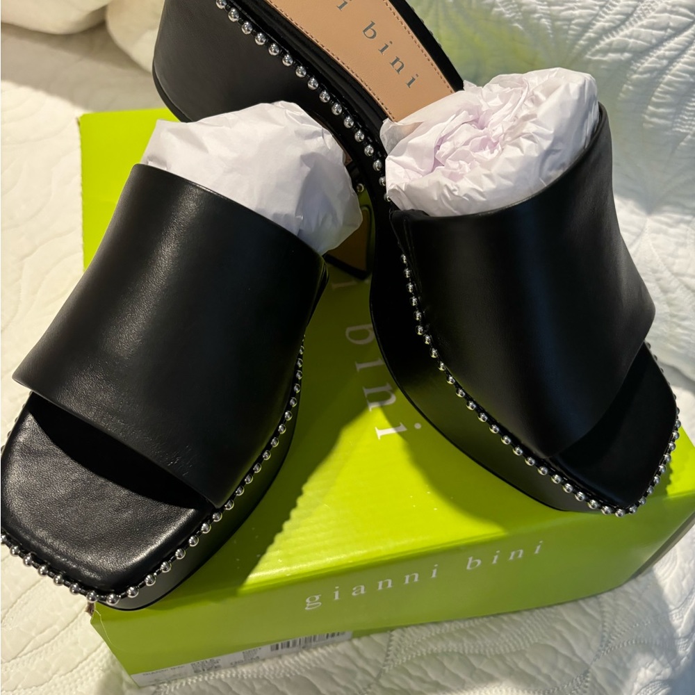 Gianni Bini BNIB black platform roemer slides